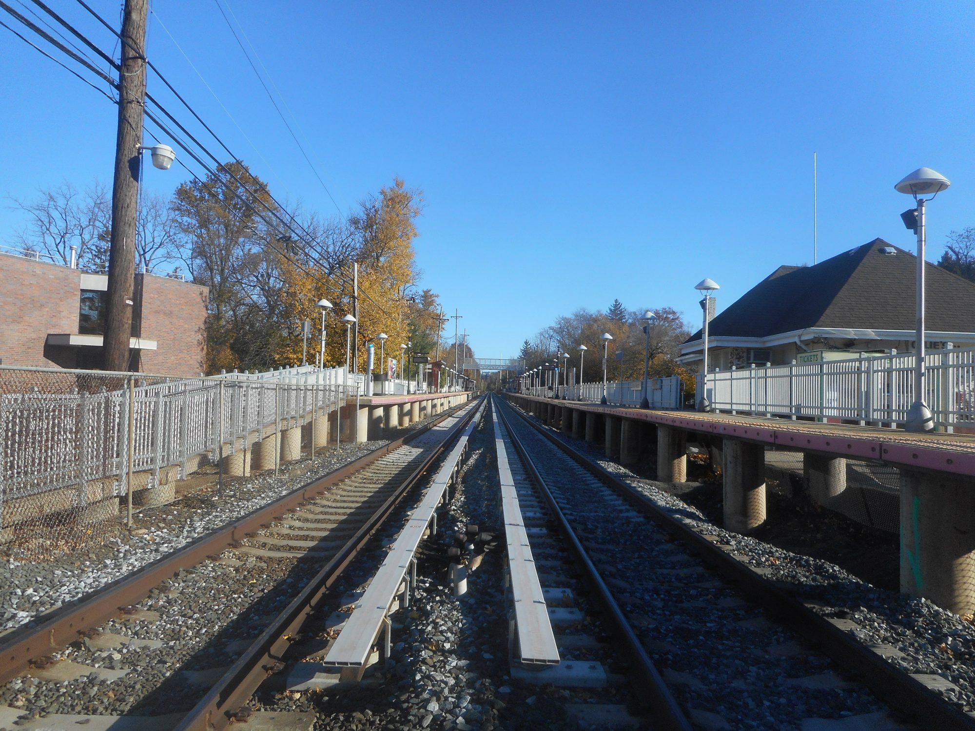 Little Neck LIRR station platform and tracks in Little Neck, Queens