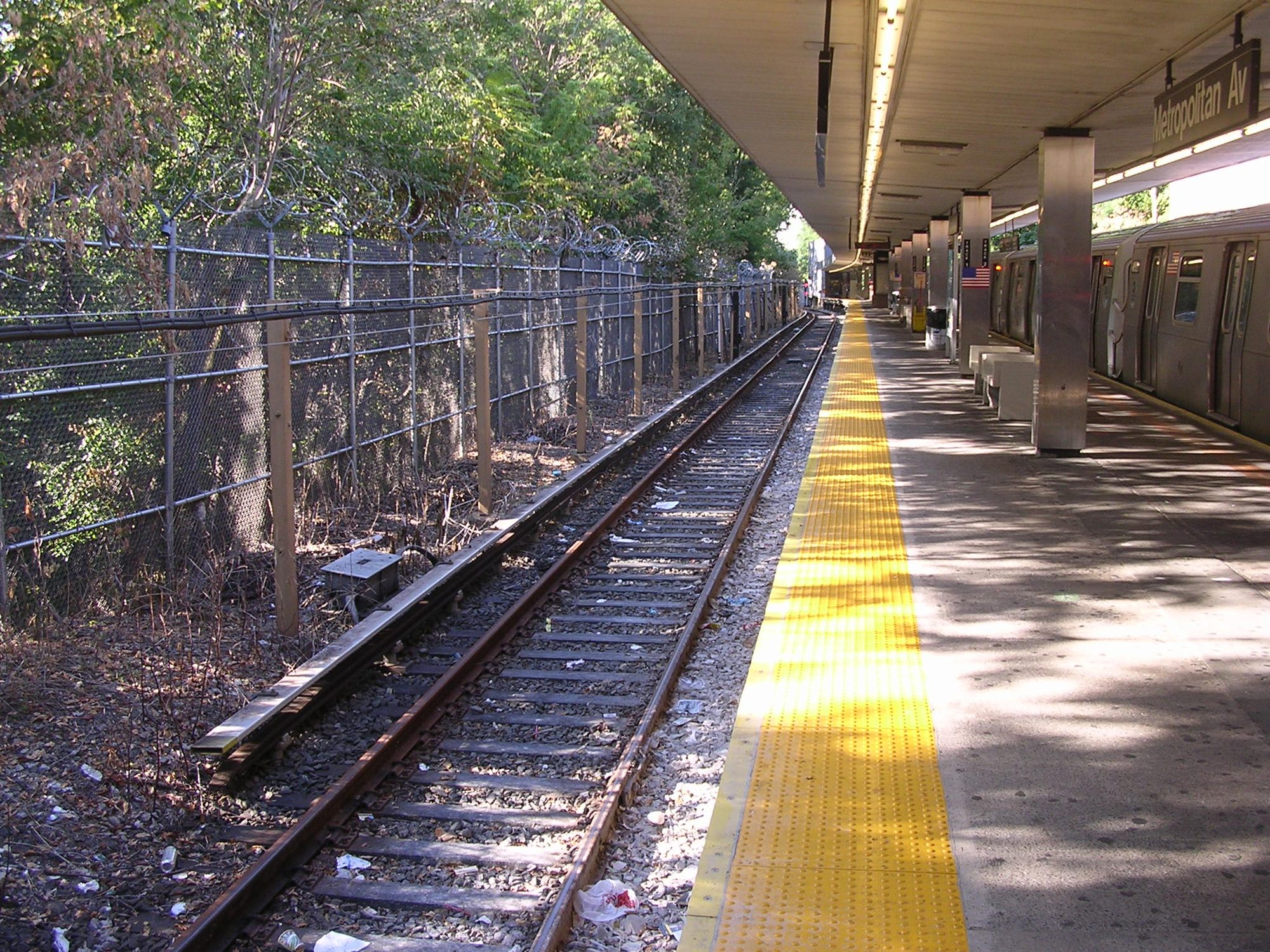 Metropolitan Avenue station approach in Middle Village, Queens