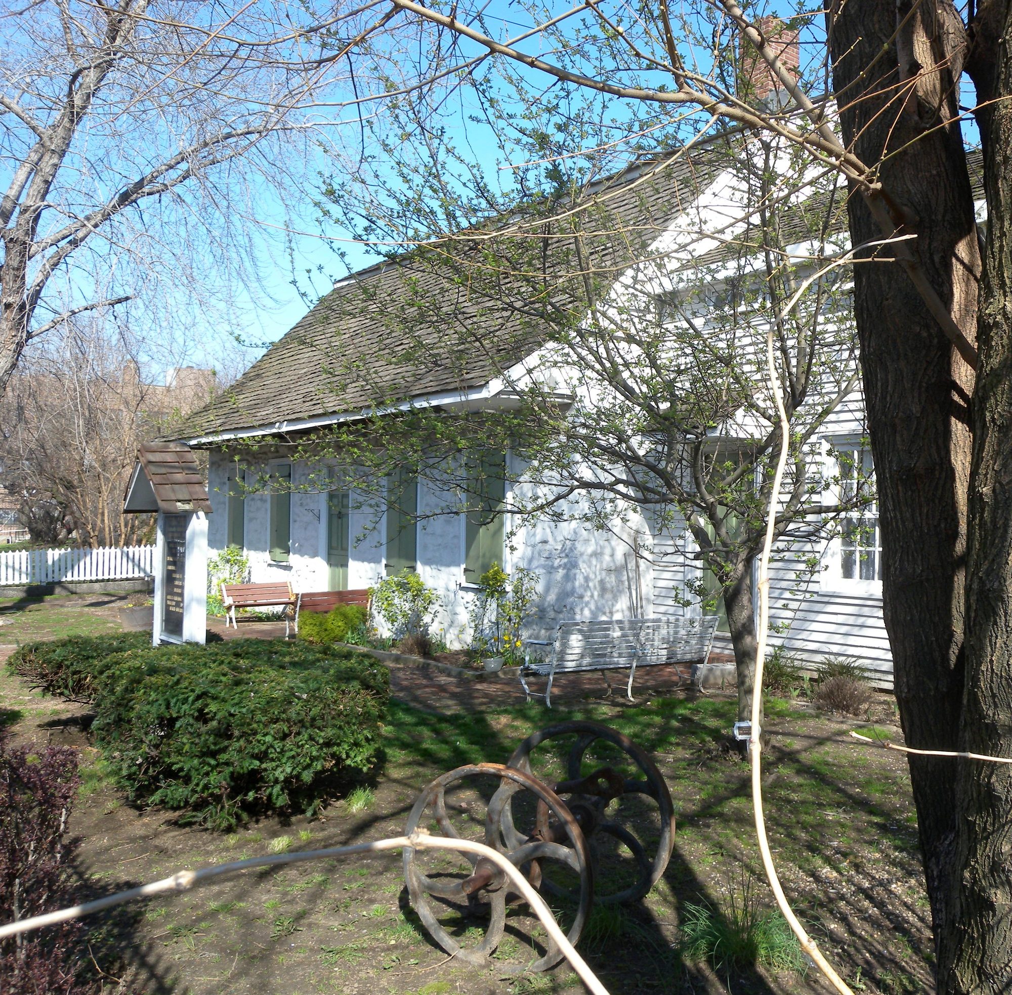 Stone Vander Ende–Onderdonk House viewed from the west in Ridgewood, Queens
